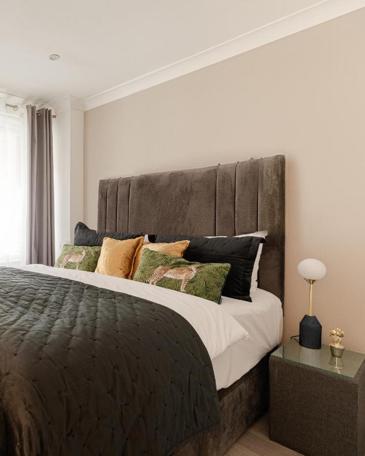Explore The Exquisite West-end From A Harrods Family And Couple Apartament